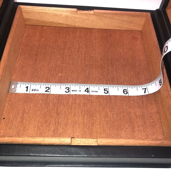 Flor De Tabascos Partagas Travel Humidor Leather And Cedar 9” X 9” - Picture 6 of 10